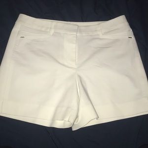 White House black market women’s sz 4 white shorts